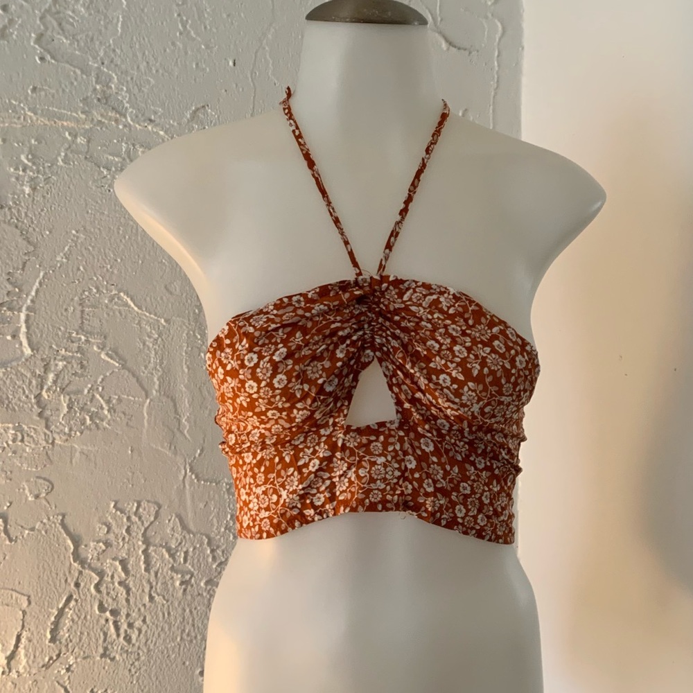 Tie up keyhole floral crop top